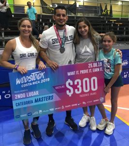 Tarzán Pérez con su familia