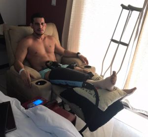 Tarzán recuperándose en la casa